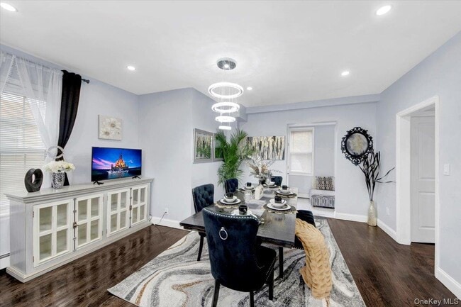 Building Photo - 75 W Kingsbridge Rd