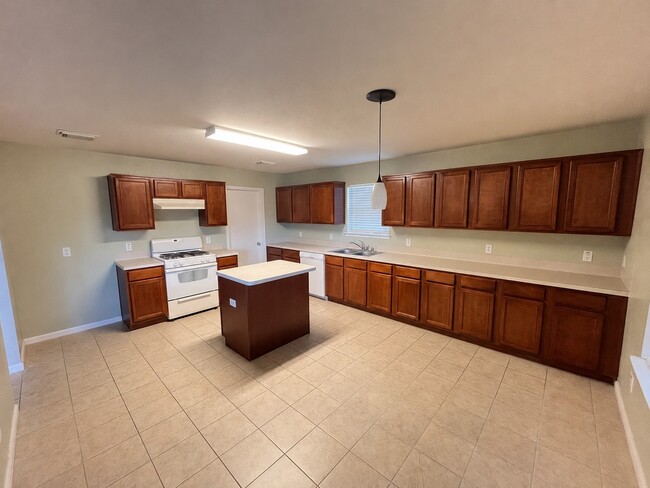 Building Photo - 3215 Legends Hill Ct