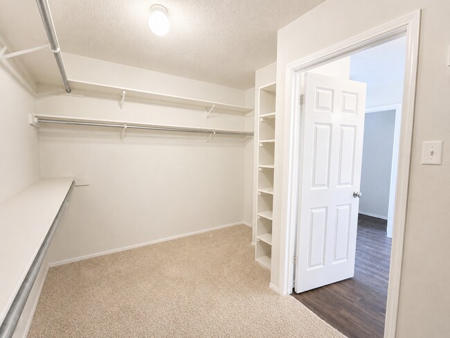 Building Photo - 4302 Pinon Ridge Dr