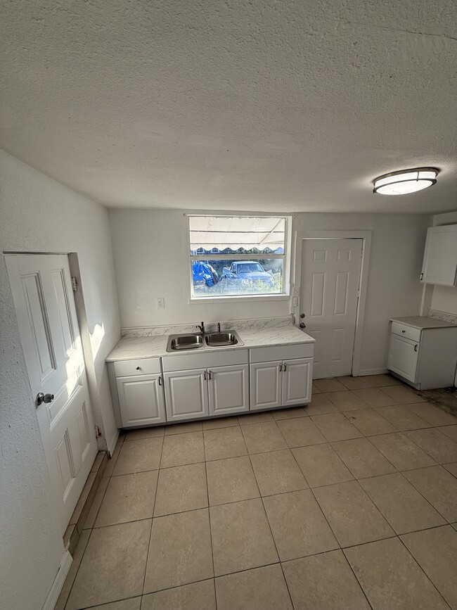 Building Photo - 874 Duplex