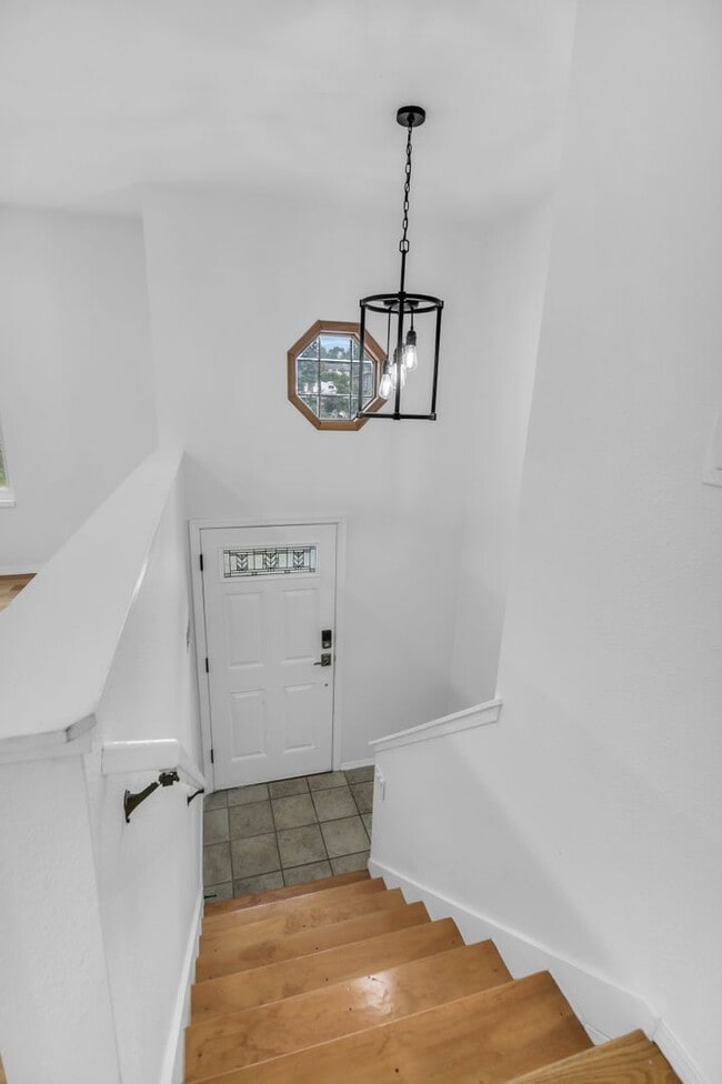 Building Photo - Three bedroom plus bonus room, and 2.5 bat...