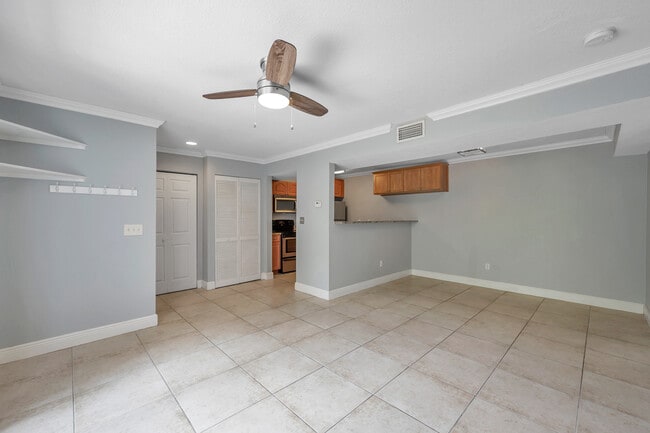 Building Photo - 455 Alt 19