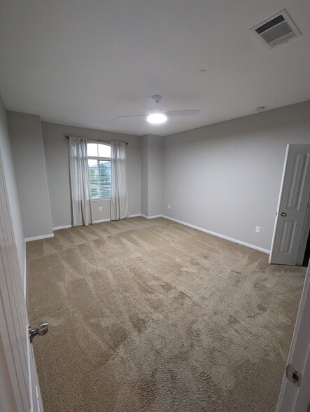 Building Photo - 2880 Donnell Dr