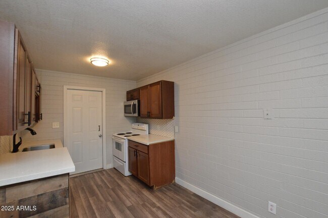 Building Photo - 6044 N 21st Ave