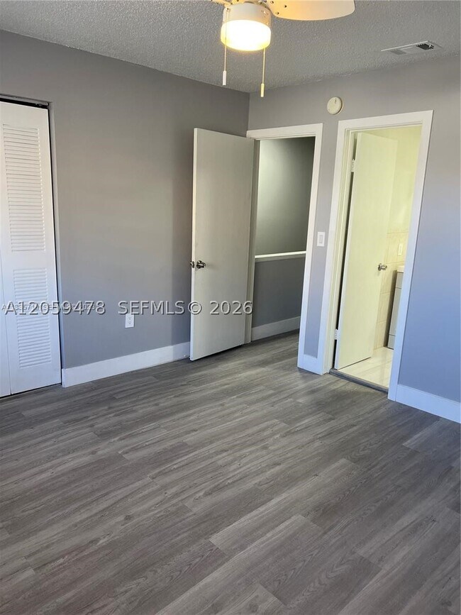 Building Photo - 645 W 68th St