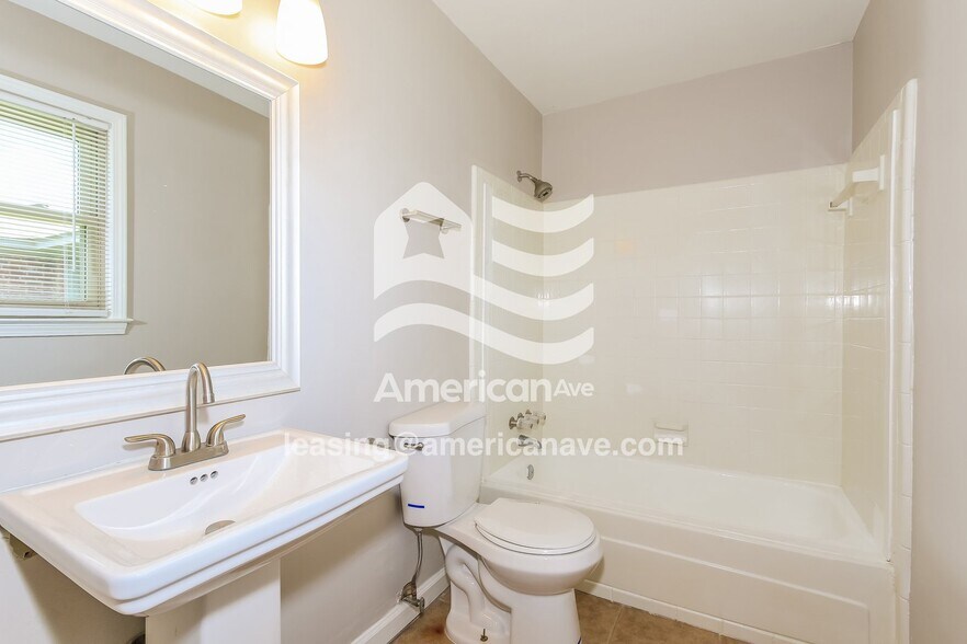 Building Photo - 3006 Eagle Dr