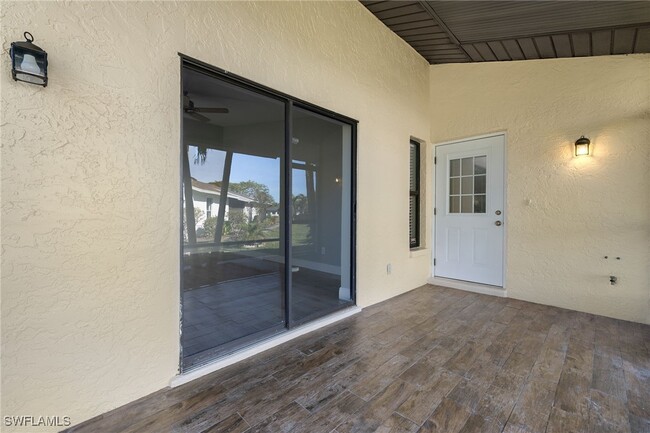 Building Photo - 1518 SW Courtyards Ln