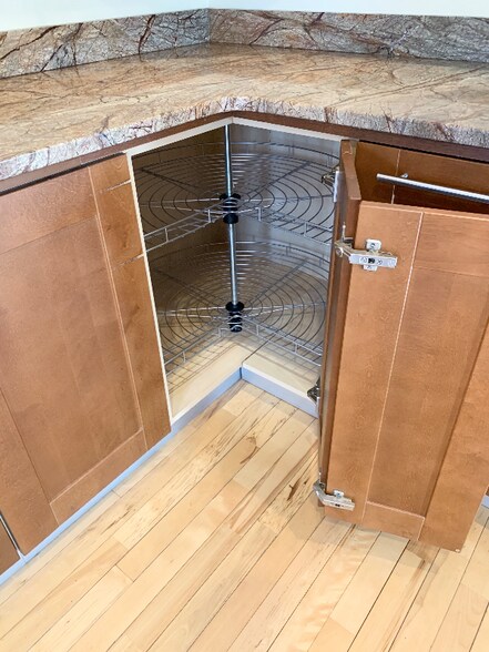 Building Photo - 13 Messenger St