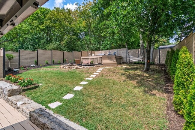 Building Photo - 3804 Lookout Dr