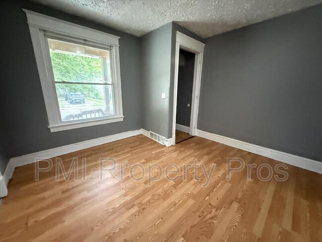 Building Photo - 1415 N 37th St