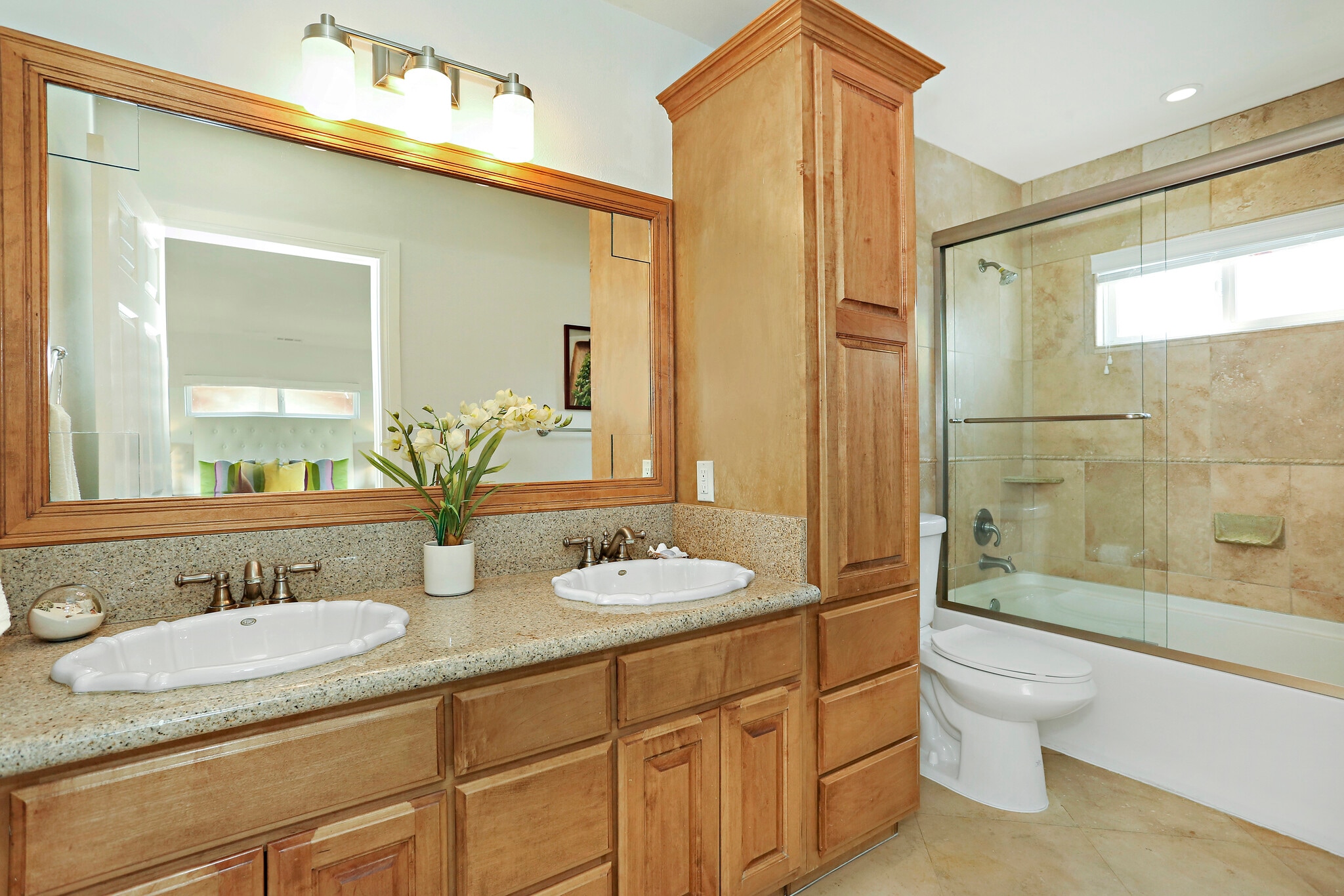 Double Sink Master Bath - 3424 Bellevue Ave