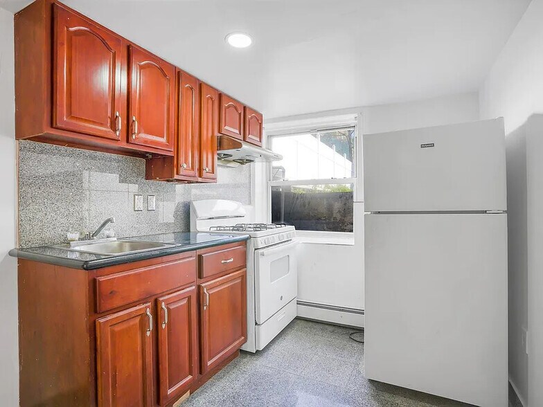 Building Photo - 245 4th St