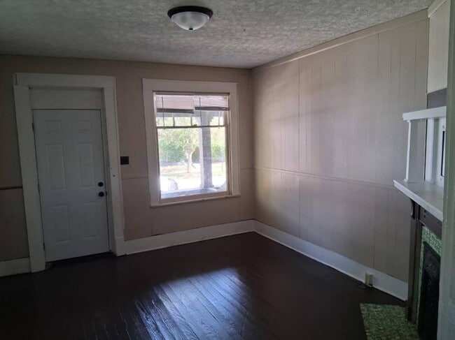 Building Photo - 3.0 bedroom in Richmond Indiana 47374