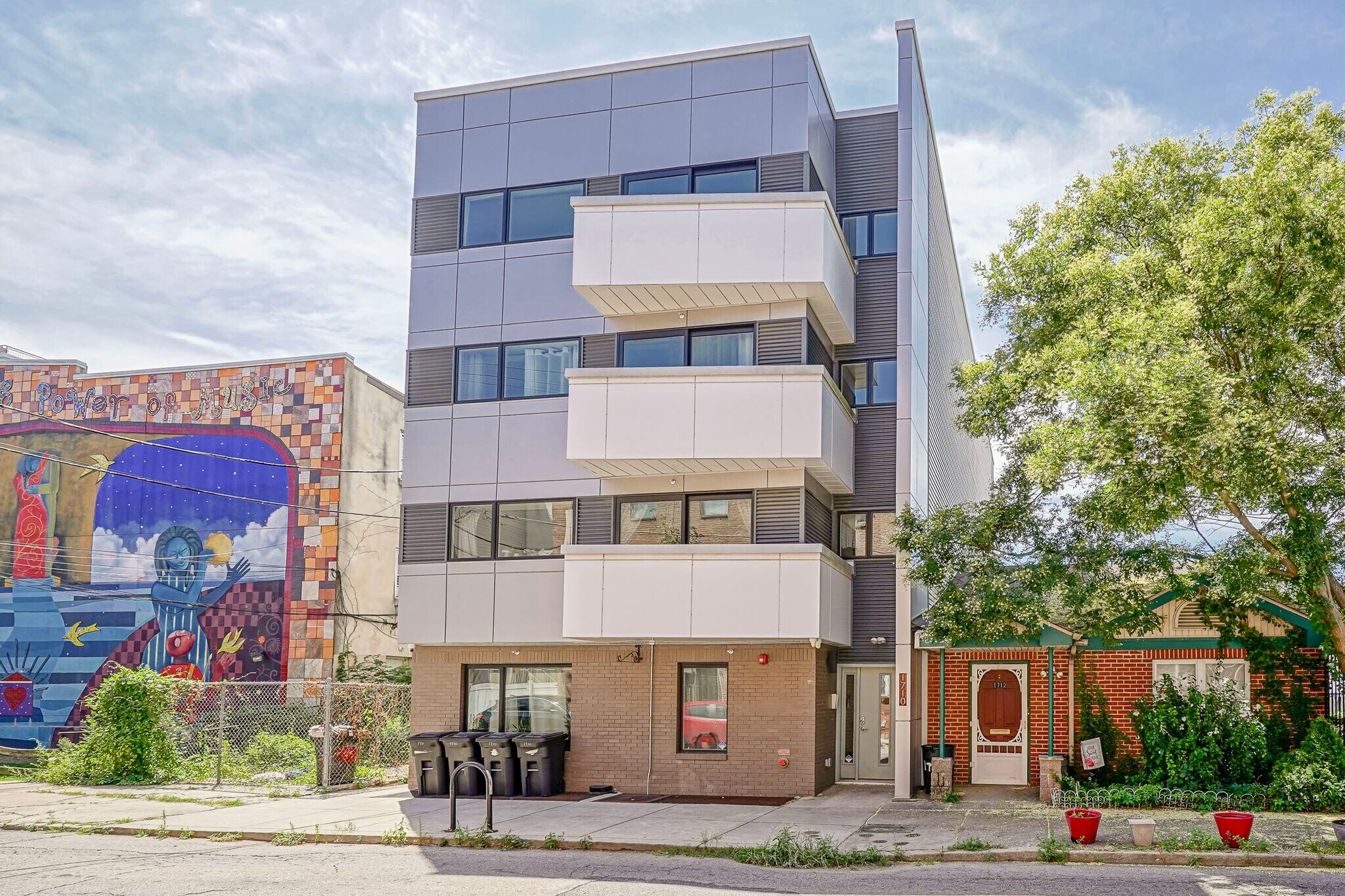 Building Photo - 1710 Cambridge St