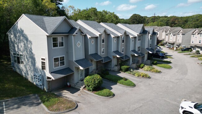 Building Photo - 19 Hawthorne Dr