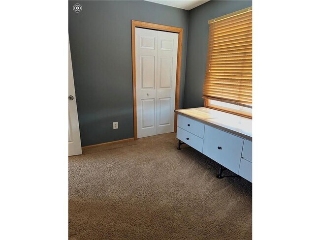 Building Photo - 1657 Helena Rd N