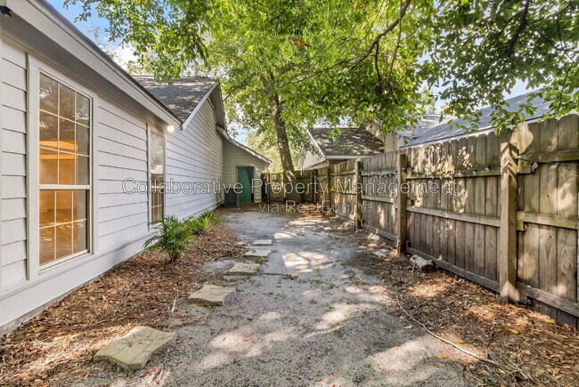 Building Photo - 6 English Saddle Ct