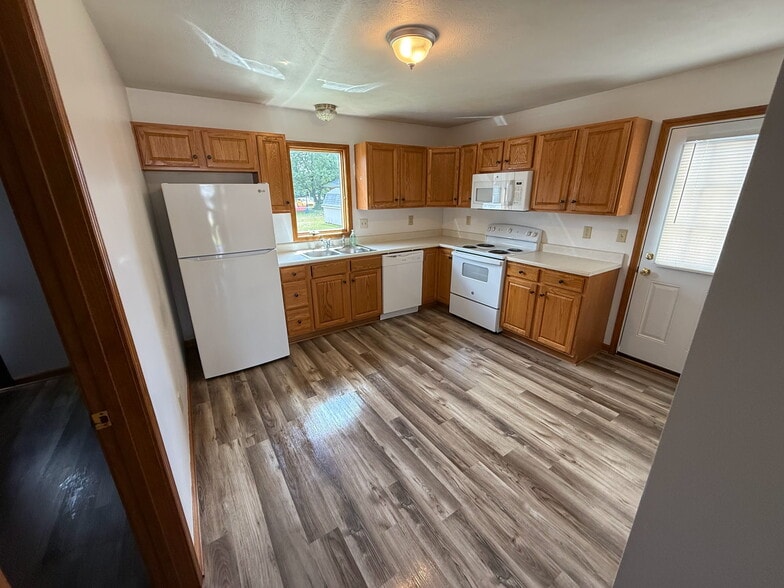 Primary Photo - 801 W Gaston Dr