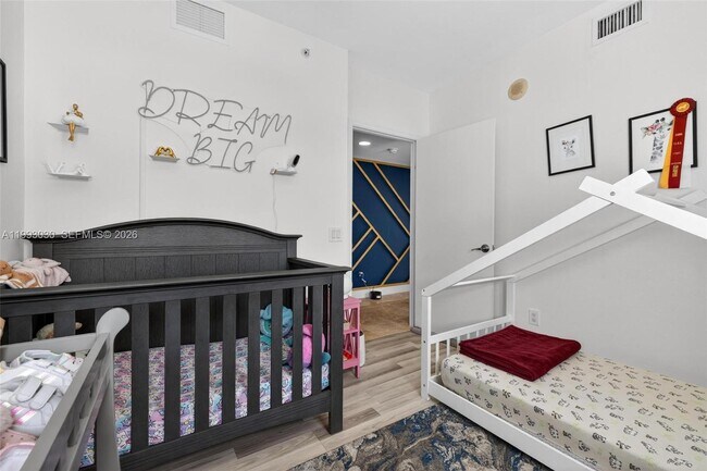 Building Photo - 15051 Royal Oaks Ln