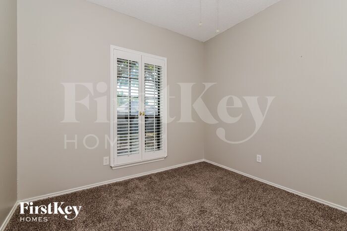 Building Photo - 1729 Creek Valley Rd