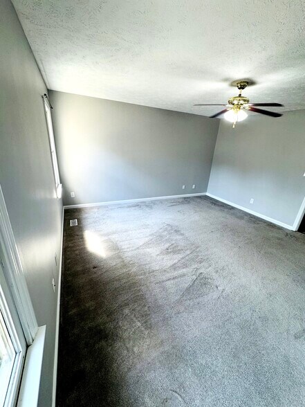 Building Photo - 5551 Robmont Dr