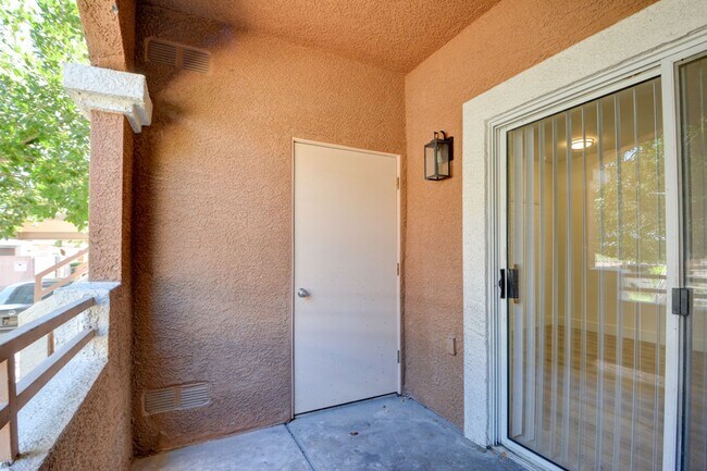 Building Photo - Completely updated and remodeled bottom-fl...