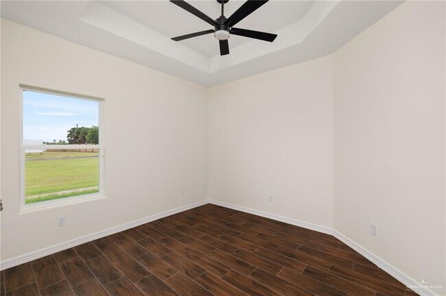 Building Photo - 14 Fairway Dr