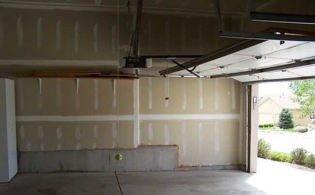 Building Photo - 2361 Craycroft Dr