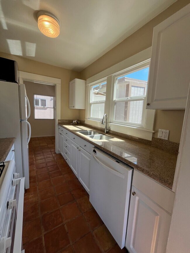 Building Photo - Craftman Style Home in North Park! Blacks ...