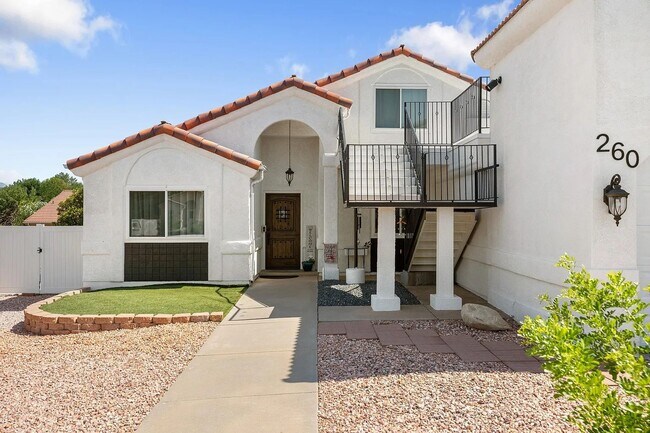 Building Photo - Spacious 6 Bedroom Home in La Verkin!