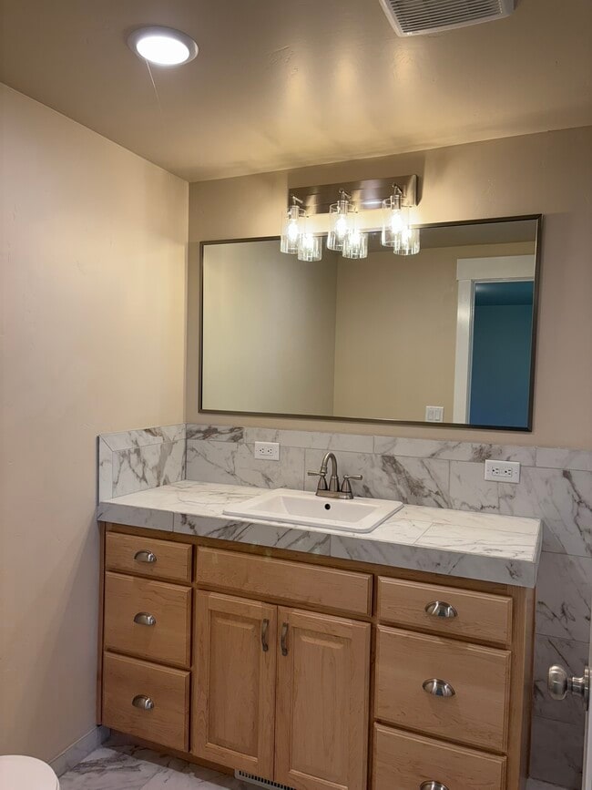 Building Photo - 5265 S 4300 W