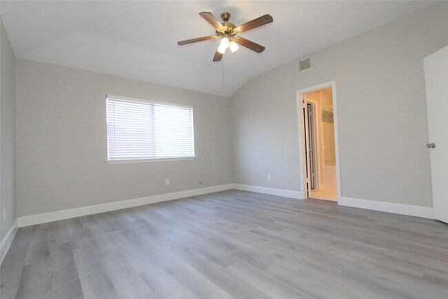 Building Photo - 4611 Silver Fox Dr