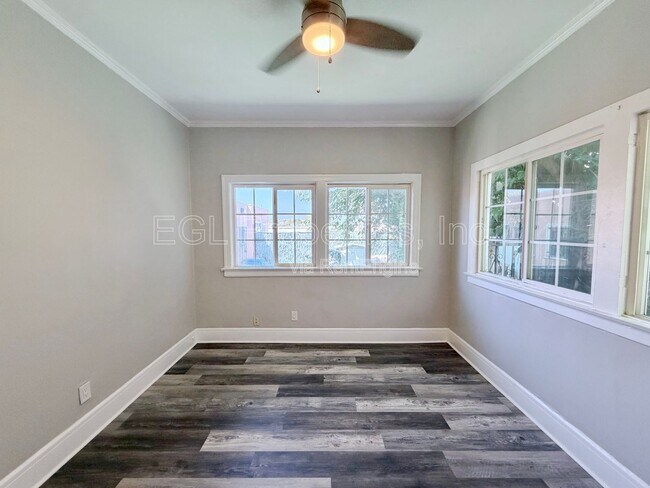 Building Photo - 804 Forest Ave