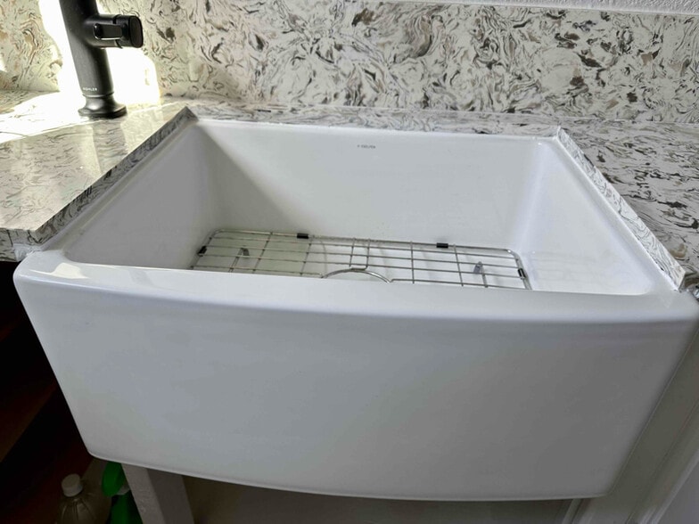 Building Photo - 357 E Putnam Ave