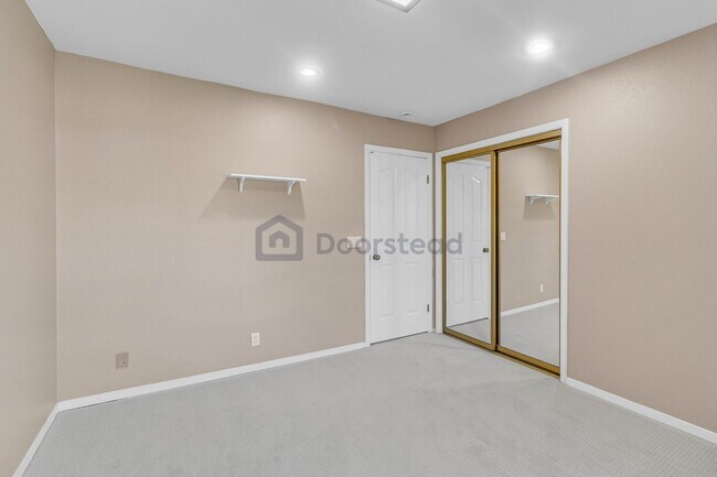 Building Photo - 1362 Casa Ct