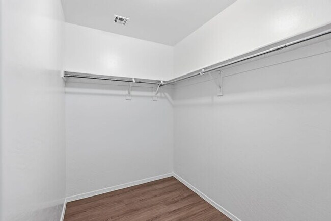 Building Photo - 4265 E Windsor Dr
