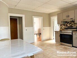 Building Photo - 14 Smythe St