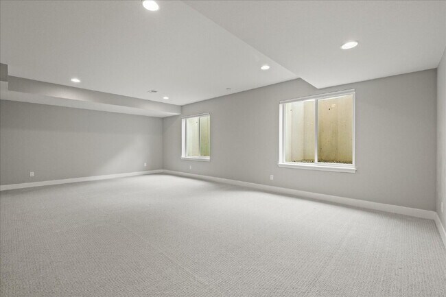 Building Photo - $6,995.00 Stunning 6 bed, 5 bath Ranch-Sty...