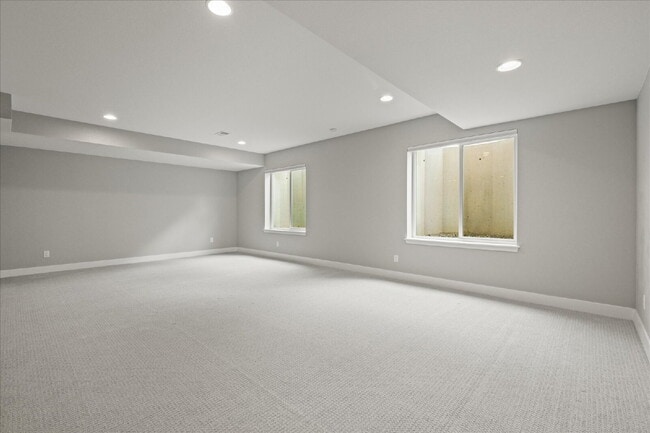 Building Photo - $7,495.00, Stunning 6 bed, 5 bath Ranch-St...