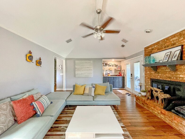 Building Photo - 3008 Osceola Dr