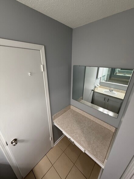 Building Photo - 11242 Shady Glen Dr
