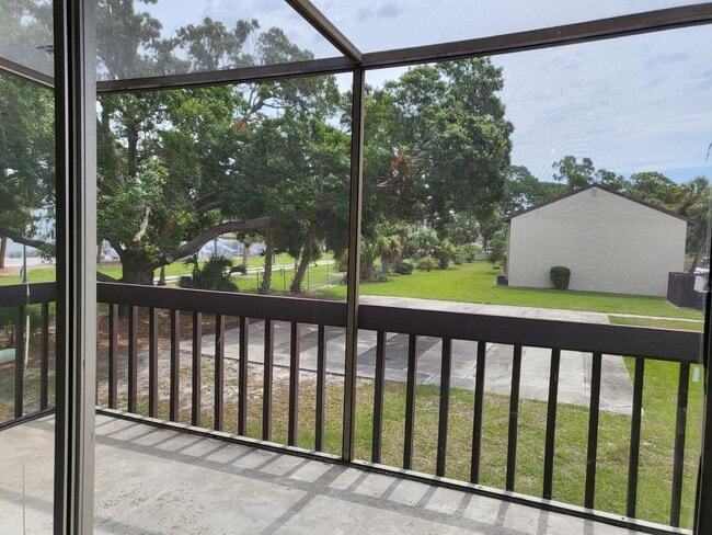 Building Photo - Fruitville & Tuttle area