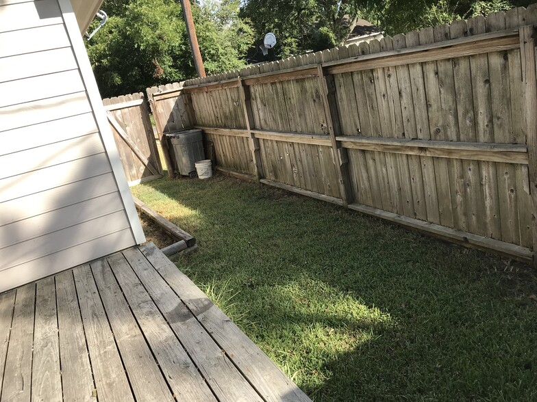 side yard ready for some back yard games! - 606 South A Ave.