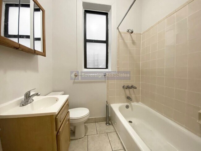 Building Photo - 3135 Broadway