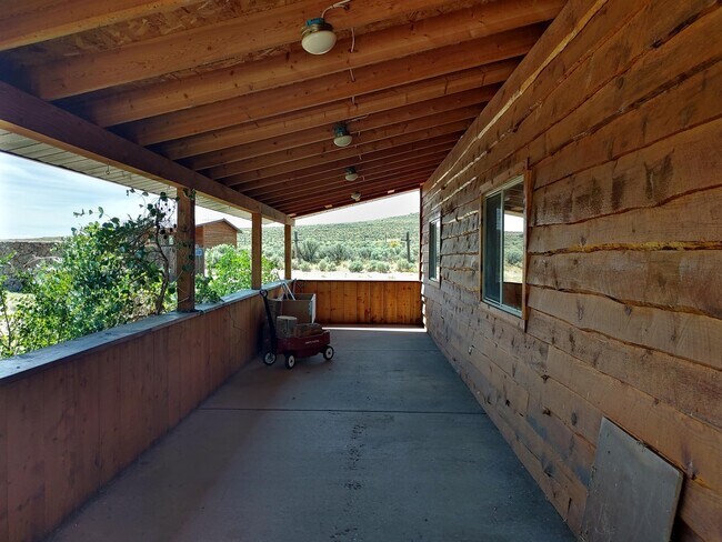 Building Photo - 256 E Fork Big Sandy Rd