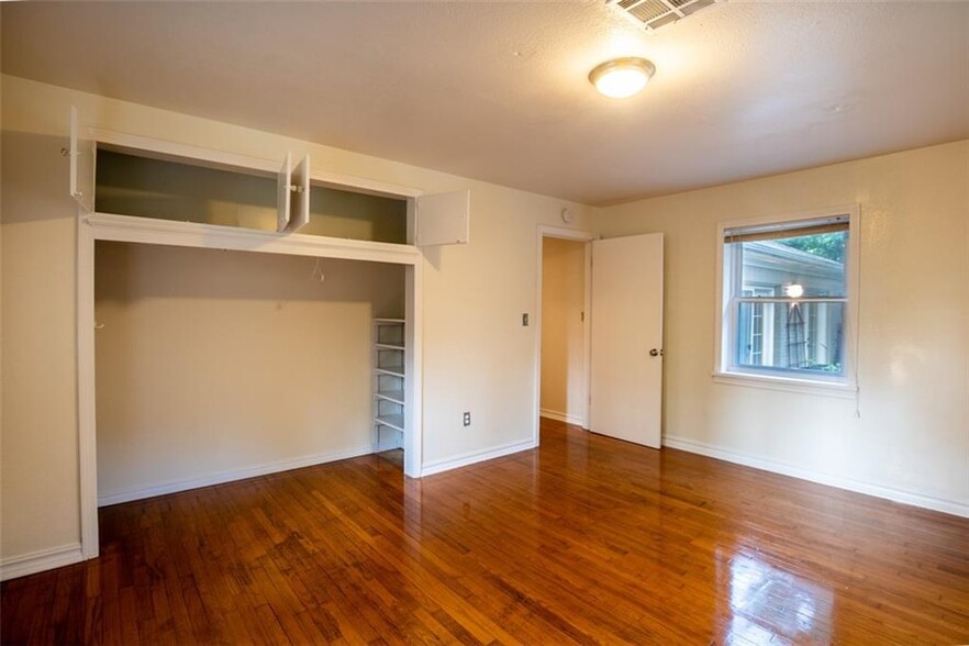 Building Photo - 1400 Huntington Way