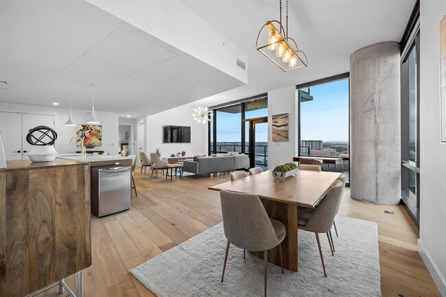 Building Photo - 70 Rainey St