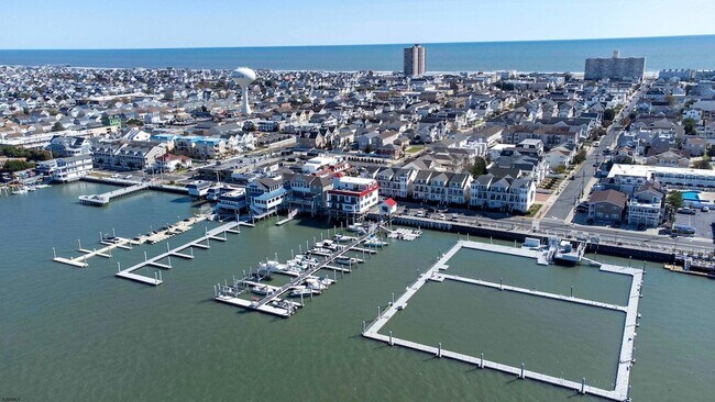 Building Photo - 9416 Amherst Ave