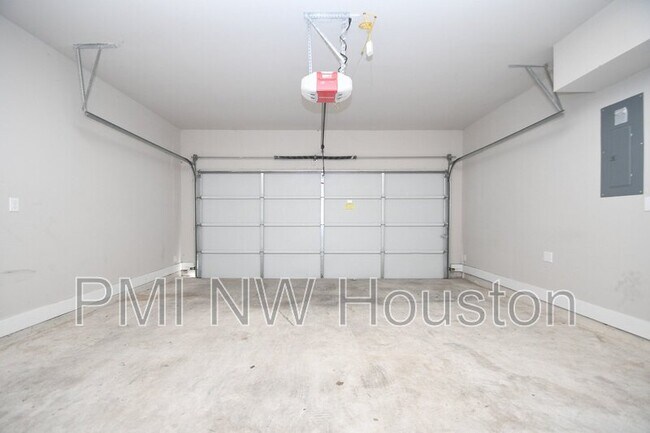 Building Photo - 5904 Gardendale Dr