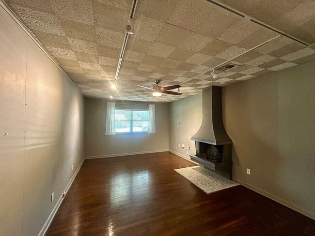 Building Photo - 1348 S College Ave